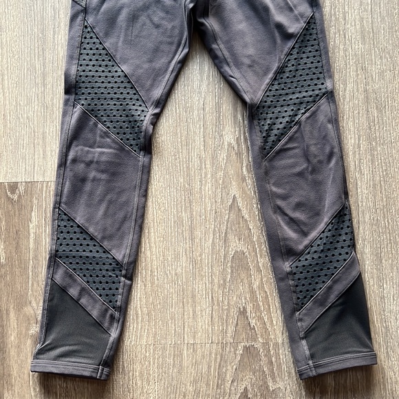 Uniquely Lorna Jane Size Small Grey Mesh Leggings - Picture 3 of 6
